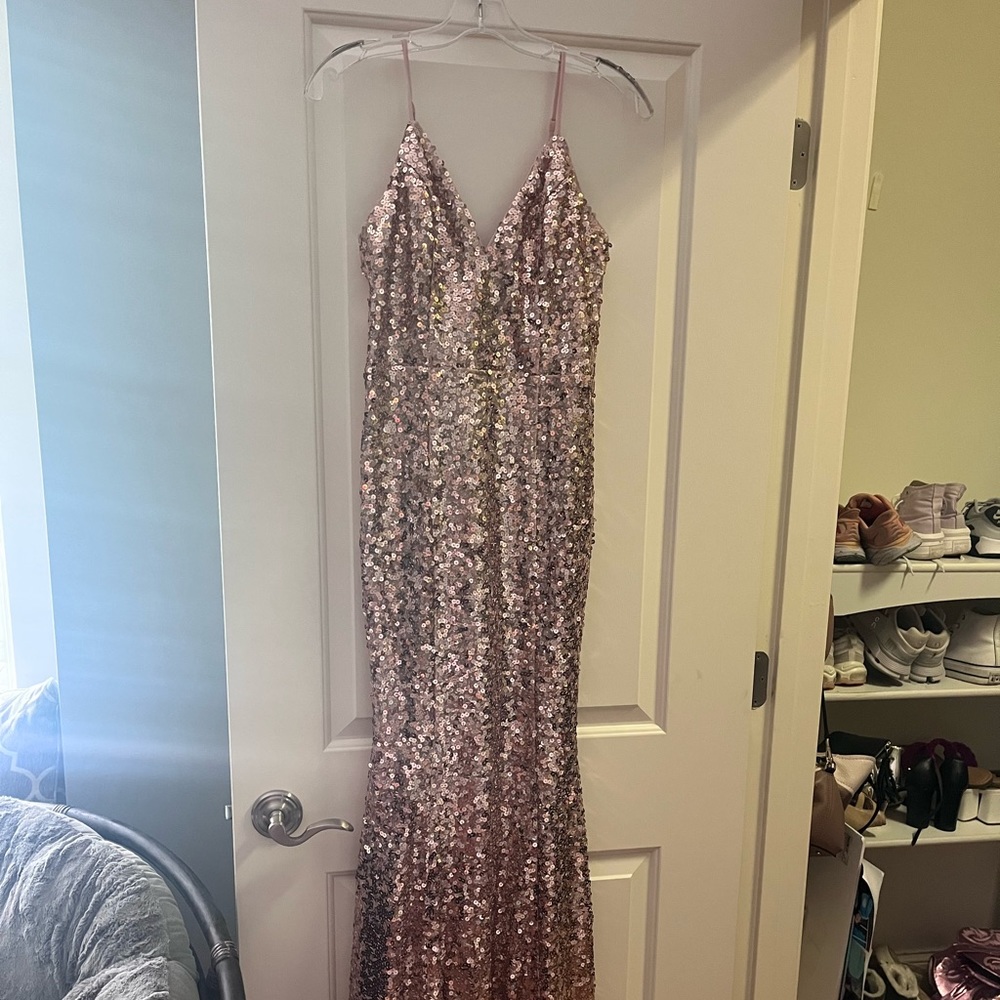 Formal dress! Perfect for prom, wedding, etc.